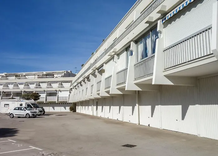 La Fregate-12 By Interhome * Le Grau-du-Roi